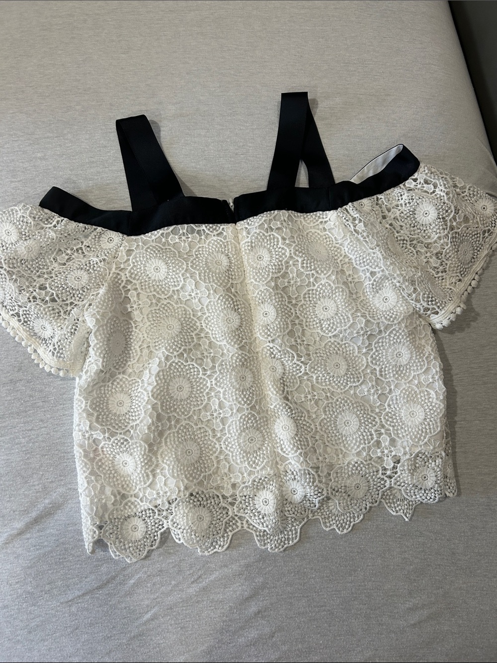 Topshop Petite lace cold shoulder top sz 4 - Picture 7 of 10